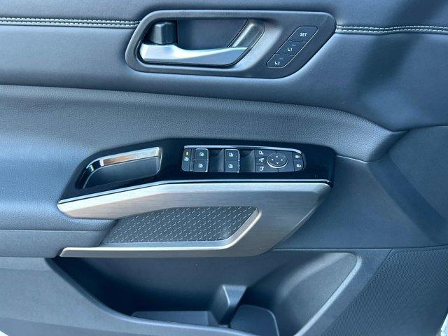 new 2025 Nissan Pathfinder car, priced at $44,215