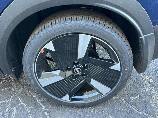 new 2025 Nissan Kicks car, priced at $27,990
