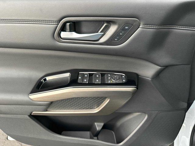 new 2025 Nissan Pathfinder car, priced at $45,442