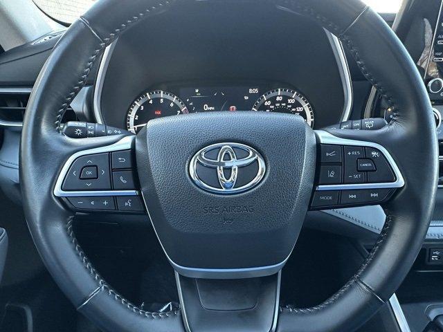 used 2022 Toyota Highlander car, priced at $35,900