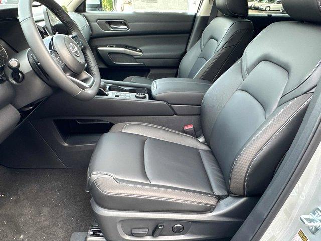 new 2025 Nissan Pathfinder car, priced at $45,221