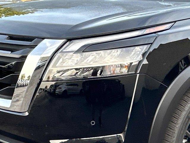 new 2025 Nissan Pathfinder car, priced at $40,413