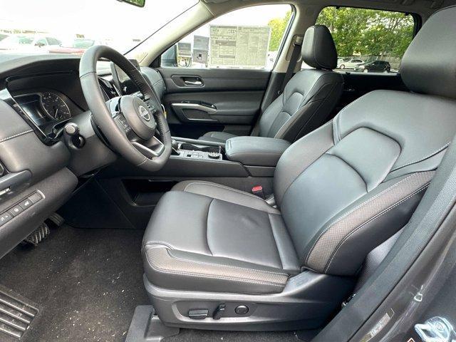 new 2025 Nissan Pathfinder car, priced at $45,221