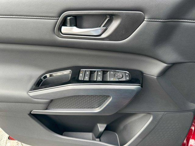 new 2025 Nissan Pathfinder car, priced at $39,980