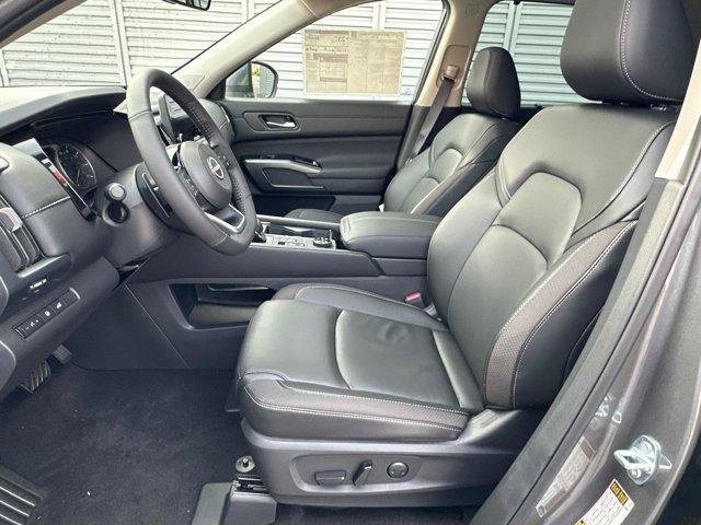 new 2025 Nissan Pathfinder car, priced at $45,221