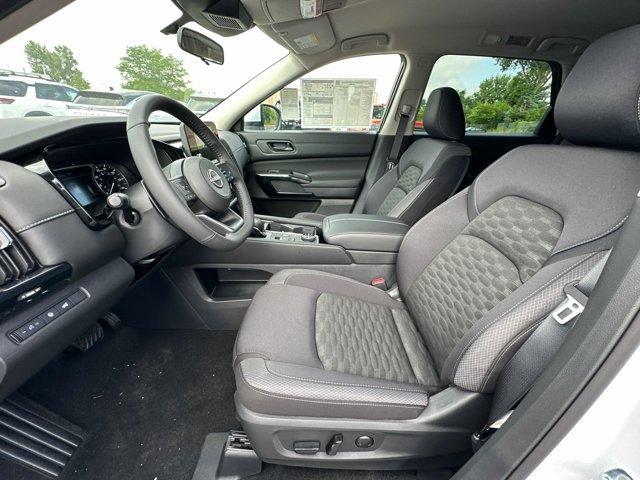 new 2025 Nissan Pathfinder car, priced at $40,536