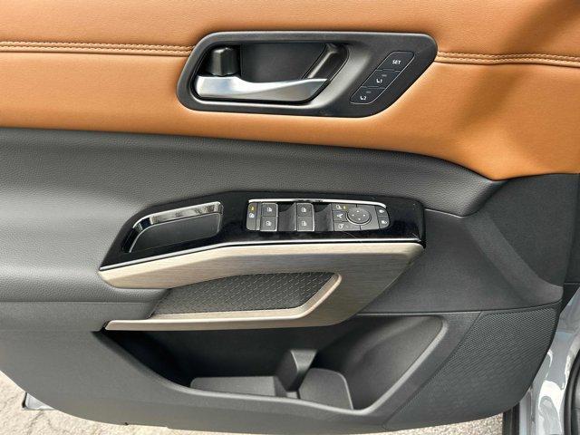 new 2025 Nissan Pathfinder car, priced at $50,728