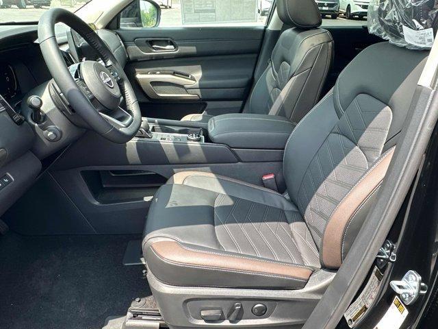 new 2025 Nissan Pathfinder car, priced at $48,804
