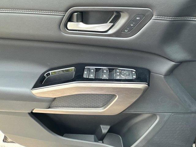 new 2025 Nissan Pathfinder car, priced at $48,804