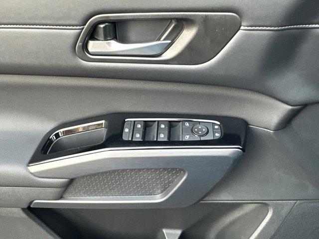 new 2025 Nissan Pathfinder car, priced at $45,221