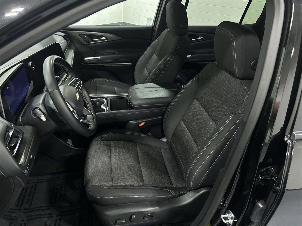 used 2025 Chevrolet Traverse car, priced at $39,950