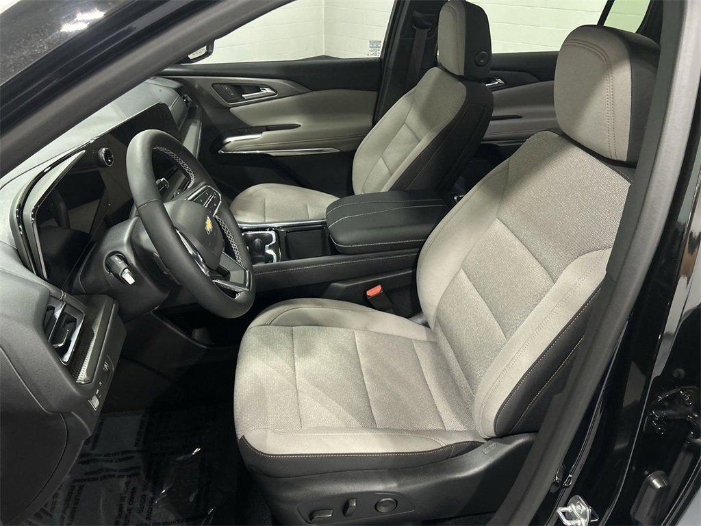 used 2025 Chevrolet Traverse car, priced at $39,950