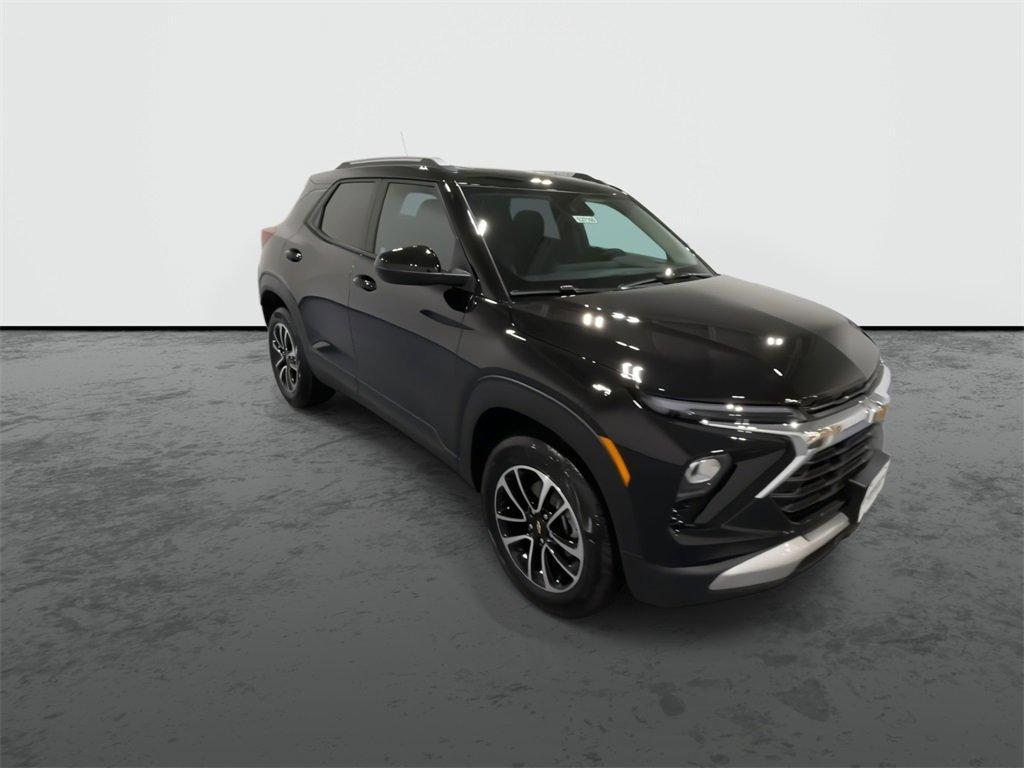 new 2025 Chevrolet TrailBlazer car, priced at $28,351