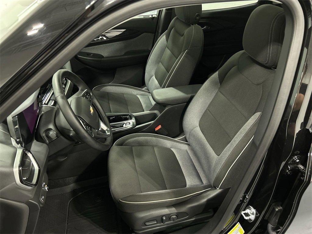 new 2025 Chevrolet TrailBlazer car, priced at $28,351
