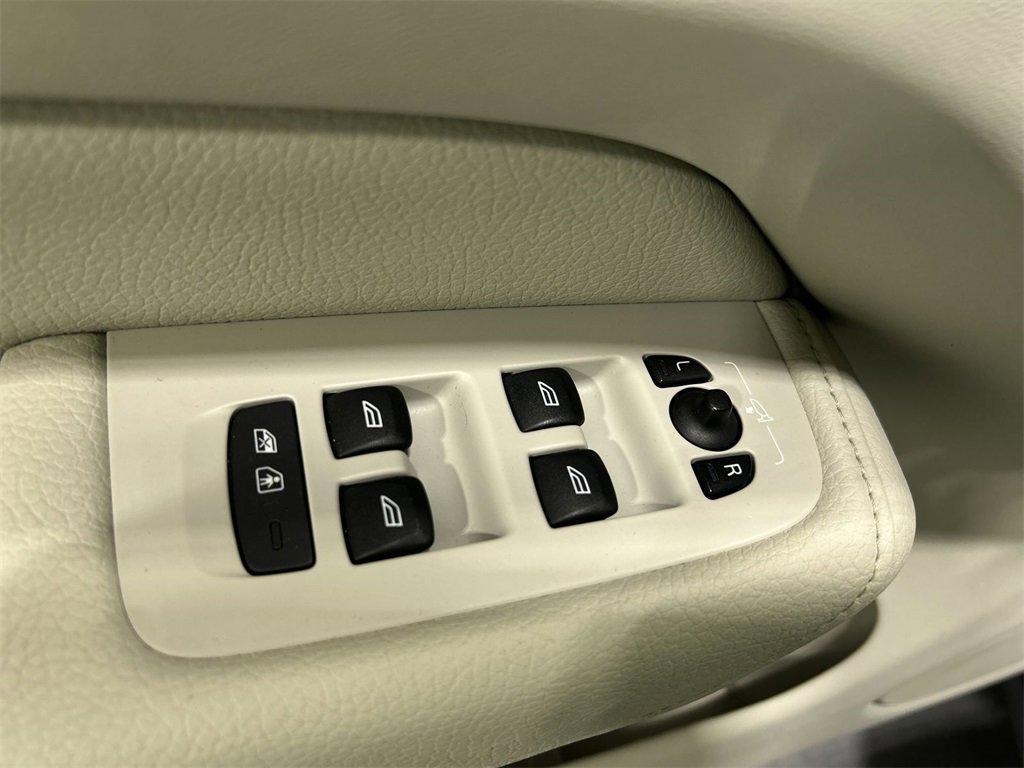 used 2019 Volvo XC60 car, priced at $23,999