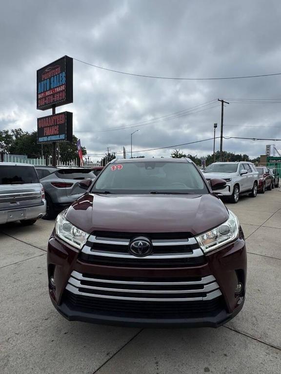 used 2019 Toyota Highlander car, priced at $19,999
