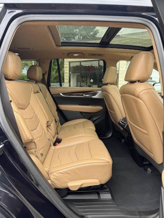 used 2022 Cadillac XT6 car, priced at $23,999