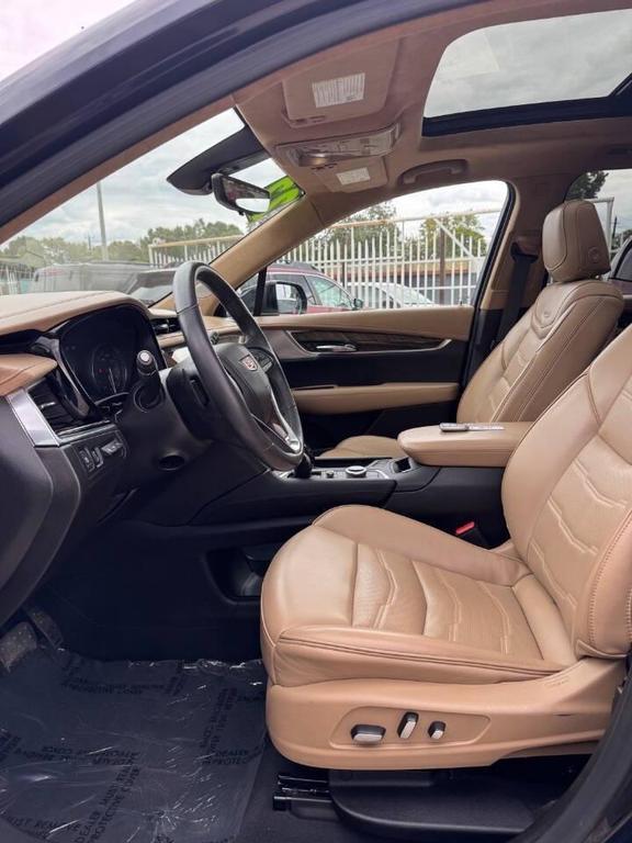 used 2022 Cadillac XT6 car, priced at $23,999