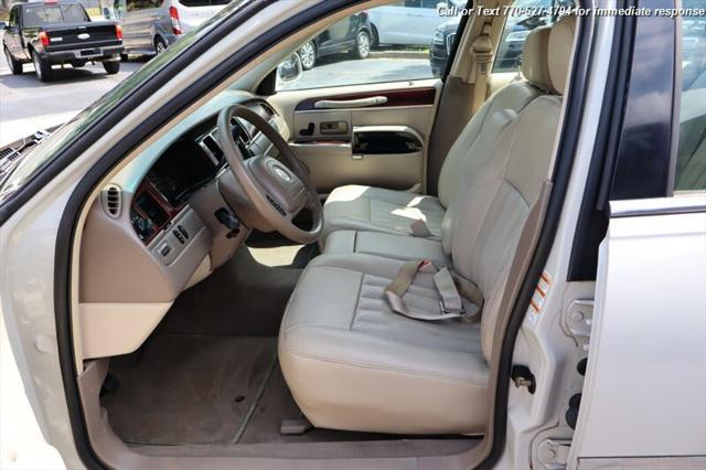 used 2004 Lincoln Town Car car, priced at $9,998