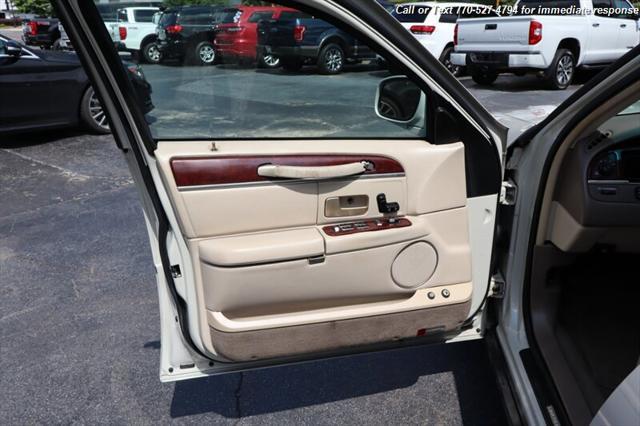 used 2004 Lincoln Town Car car, priced at $9,998