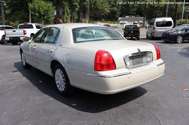 used 2004 Lincoln Town Car car, priced at $9,998
