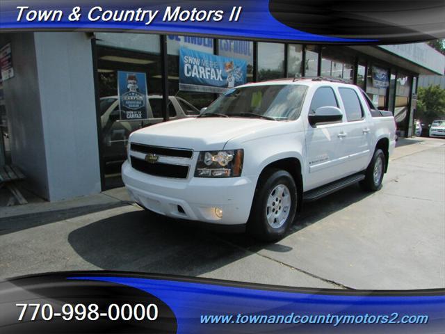 used 2007 Chevrolet Avalanche car, priced at $14,800