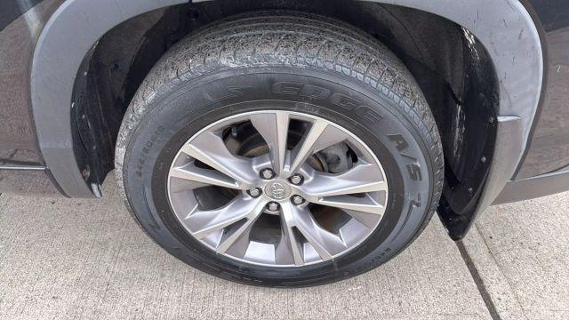 used 2014 Toyota Highlander car, priced at $15,899
