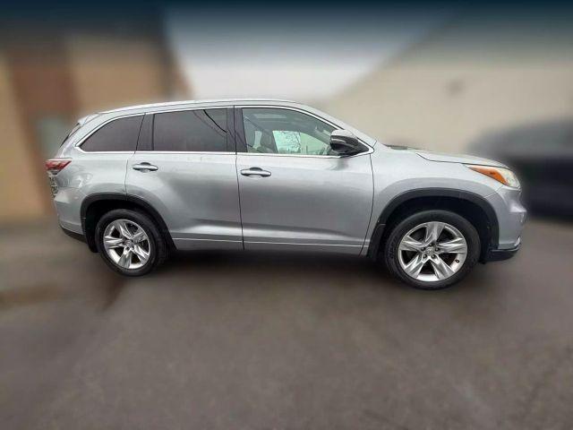 used 2014 Toyota Highlander car, priced at $19,399