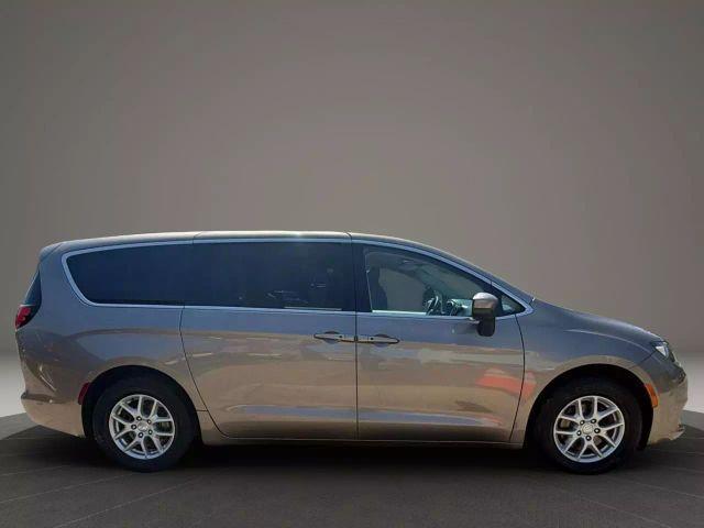 used 2017 Chrysler Pacifica car, priced at $9,299