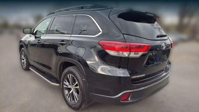 used 2018 Toyota Highlander car, priced at $21,699
