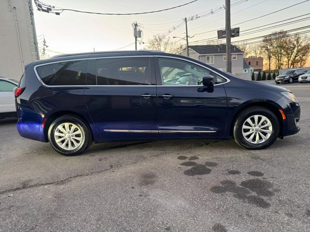 used 2019 Chrysler Pacifica car, priced at $11,399