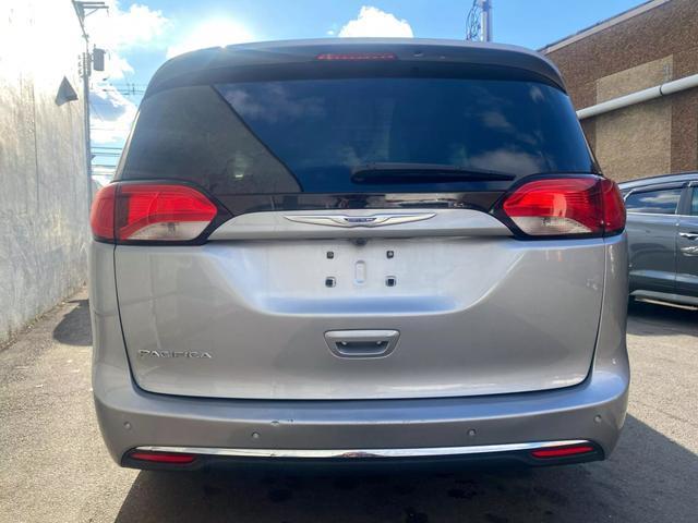 used 2020 Chrysler Pacifica car, priced at $16,999