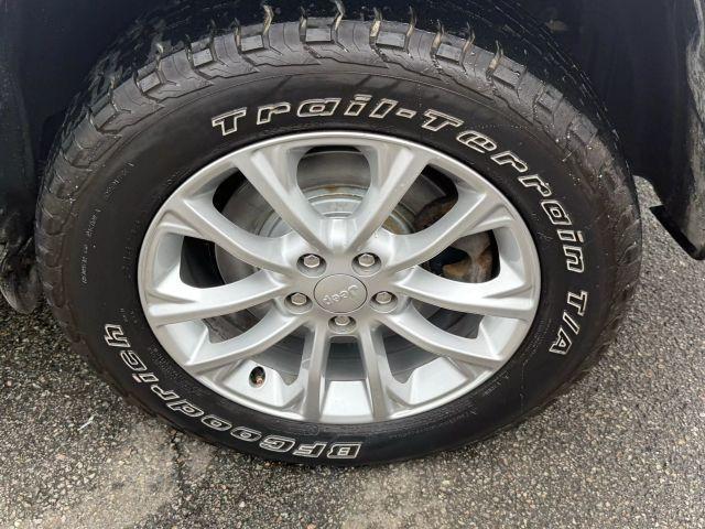 used 2019 Jeep Cherokee car, priced at $11,799