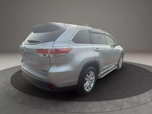 used 2014 Toyota Highlander car, priced at $15,999