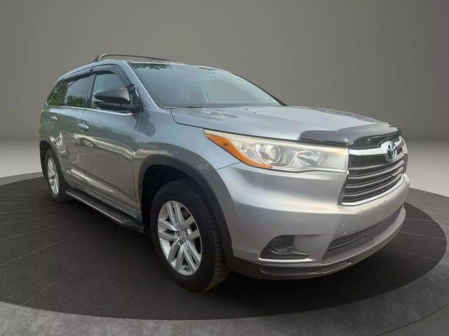 used 2014 Toyota Highlander car, priced at $15,999
