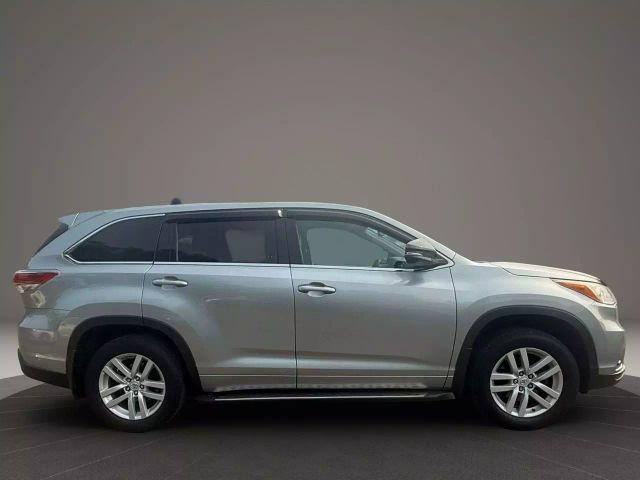 used 2014 Toyota Highlander car, priced at $15,999