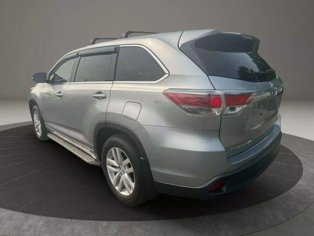 used 2014 Toyota Highlander car, priced at $15,999