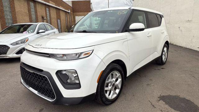 used 2022 Kia Soul car, priced at $12,999