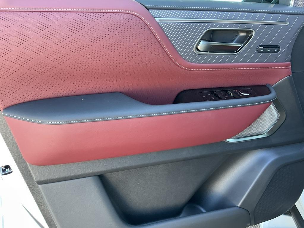 new 2026 INFINITI QX80 car, priced at $110,920