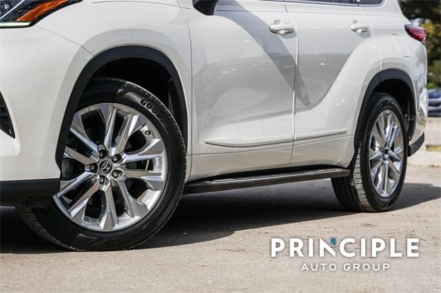 used 2020 Toyota Highlander car, priced at $29,997