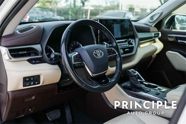 used 2020 Toyota Highlander car, priced at $29,997