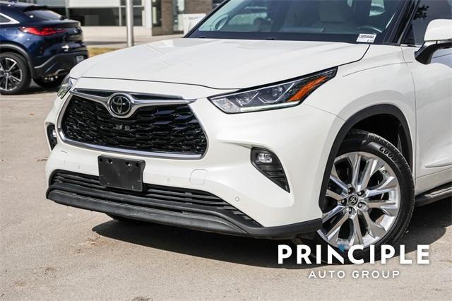 used 2020 Toyota Highlander car, priced at $29,997