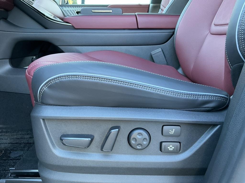 new 2026 INFINITI QX80 car, priced at $111,980