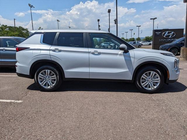 new 2024 Mitsubishi Outlander car, priced at $30,252