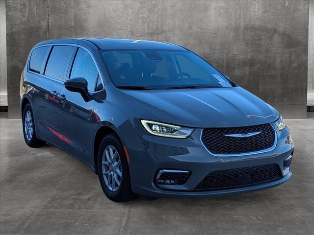 used 2023 Chrysler Pacifica car, priced at $27,495