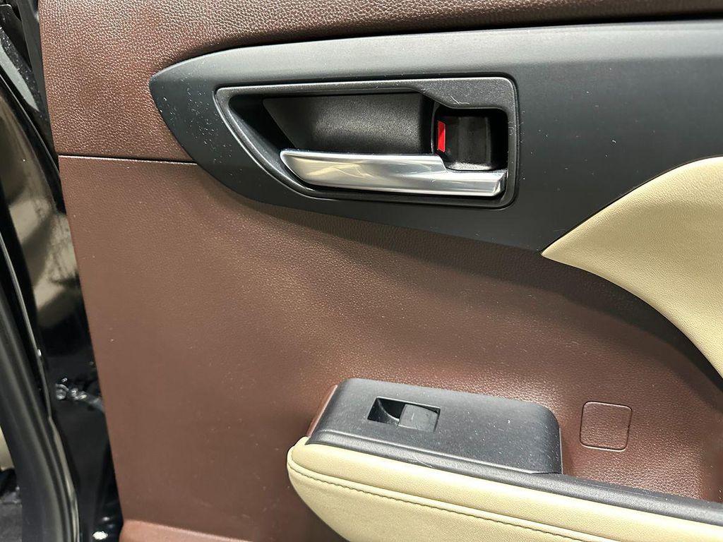 used 2020 Toyota Highlander car, priced at $31,995