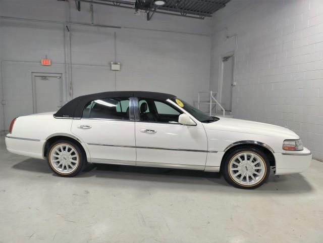 used 2007 Lincoln Town Car car, priced at $16,995