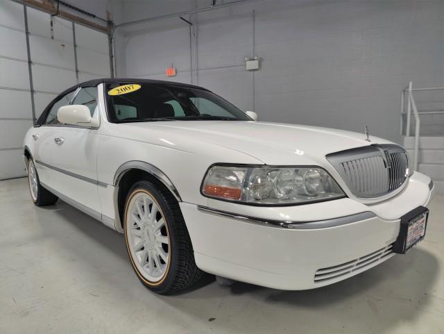 used 2007 Lincoln Town Car car, priced at $16,995
