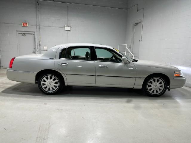 used 2007 Lincoln Town Car car, priced at $9,995