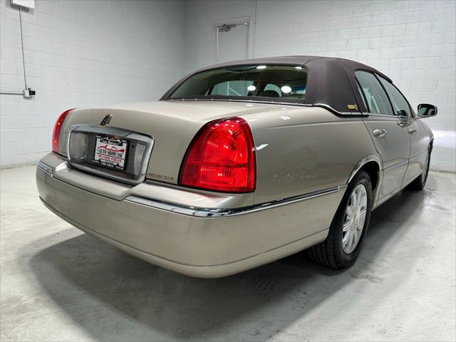 used 2010 Lincoln Town Car car, priced at $18,995